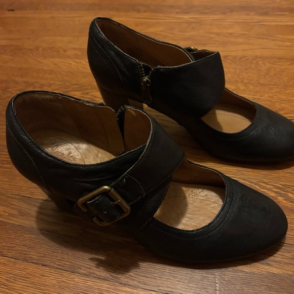 Clarks Black Leather Heels with Buckle - Picture 2 of 5